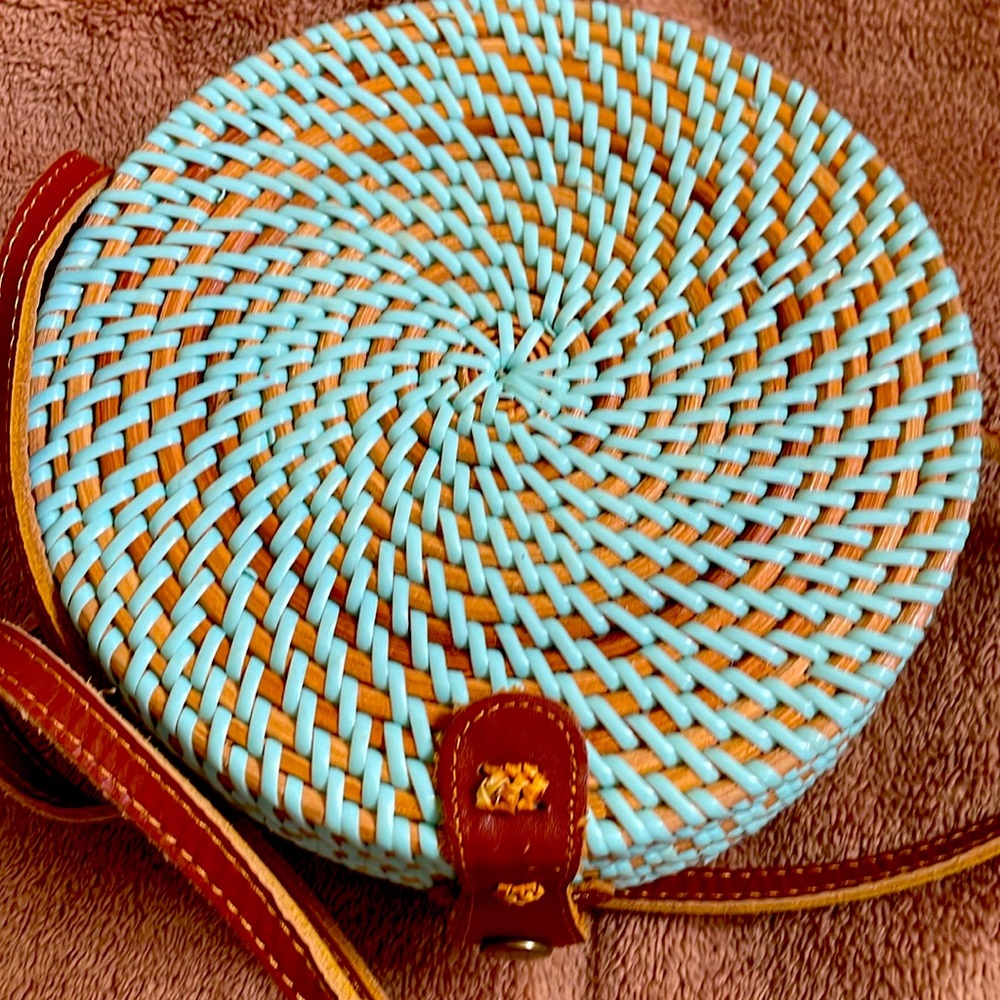 Round rattan crossbody bag